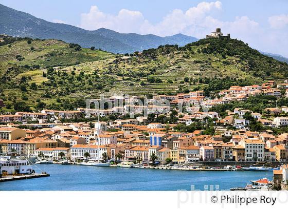 LE PORT ET LA VILLE DE PORT VENDRES,   COTE VERMEILLE, ET  CHAINE DES ALBERES, ROUSSILLON, CATALOGNE. (66F03004.jpg)