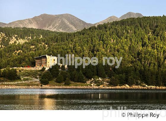 LE LAC DES BOUILLOUSES, MASSIF DU CARLIT,  CERDAGNE, ROUSSILLON. (66F03228.jpg)