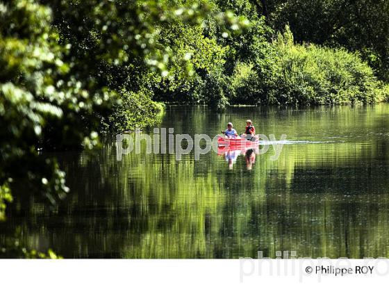 CANOE SUR LA RIVIERE DE L'OGNON, HAUTE-SAONE, FRANCE (70F00139.jpg)
