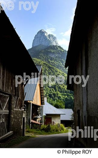 VILLAGE, MASSIF DES BAUGES, SAVOIE  (73F01122.jpg)