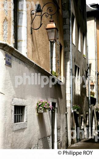 RUE BASSE DU CHATEAU, VIEUX CHAMBERY, SAVOIE, FRANCE (73F03038.jpg)