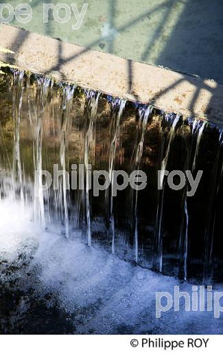 ECLUSE SUR LA RIVIERE LE THIOU, ANNECY, HAUTE-SAVOIE, FRANCE (74F01327.jpg)