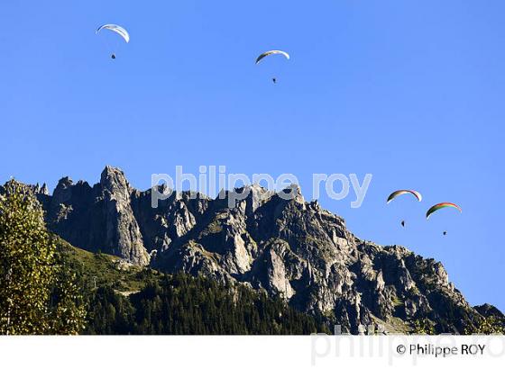 PARAPENTE, MASSIF DU MONT-BLANC, PLANPRAZ, HAUTE-SAVOIE, FRANCE (74F03011.jpg)