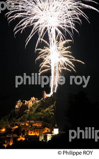 FEU D' ARTIFICE  ET VILLAGE FORTIFIE DE PENNE, VALLEE DE L' AVEYRON, TARN. (81F03630.jpg)