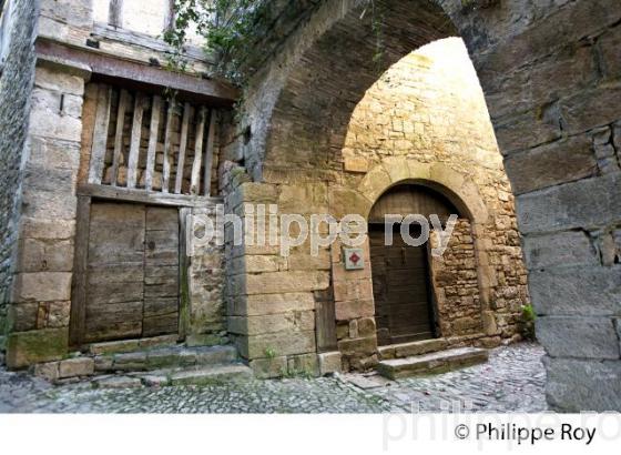 VILLAGE FORTIFIE DE BRUNIQUEL, VALLEE DE L' AVEYRON, TARN-ET-GARONNE. (82F01301.jpg)