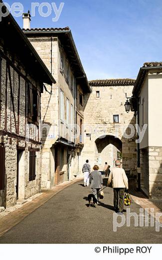 PORTE DE LA VILLE, VILLAGE FORTIFIE DE MONTPEZAT-DE-QUERCY, QUERCY BLANC,TARN-ET-GARONNE. (82F01937.jpg)