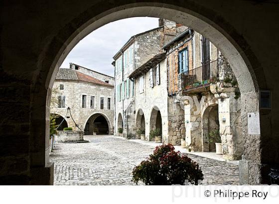 VILLAGE FORTIFIE DE CASTELSAGRAT, BASTIDE DE GASCOGNE, TARN ET GARONNE. (82F02210.jpg)