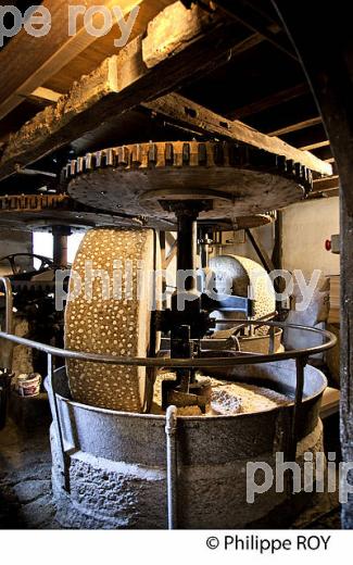 LE MOULIN DU GOT, FABRICATION ARTISANALE DU PAPIER, SAINT LEONARD DU NOBLAT, HAUTE-VIENNE, LIMOUSIN. (87F00432.jpg)