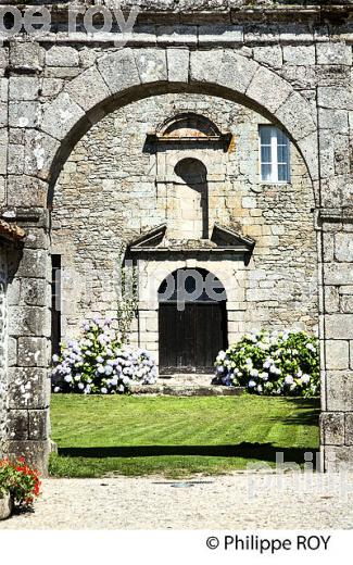 COUVENT DES CARMES , VILLAGE DE MORTENART, MONTS DE BLOND, HAUTE-VIENNE. (87F00818.jpg)