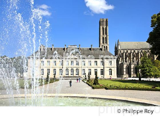 LES JARDINS DE L'  EVECHE,  L' EVECHE, LA CATHEDRALE, LIMOGES, HAUTE-VIENNE. (87F01619.jpg)