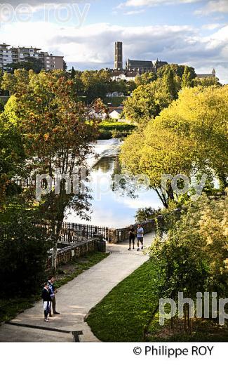 LES BERGES   DE LA VIENNE, LIMOGES, HAUTE-VIENNE. (87F01819.jpg)
