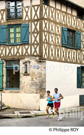 MAISON DE MOLIERE, QUARTIER DES PONTICAUDS, RIVE  DE LA VIENNE, LIMOGES, HAUTE-VIENNE. (87F01908.jpg)