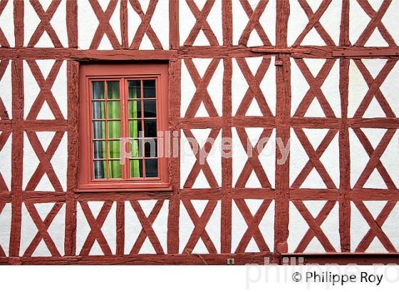 MAISON A PANS DE BOIS, BERGE   DE LA VIENNE, LIMOGES, HAUTE-VIENNE. (87F01914.jpg)