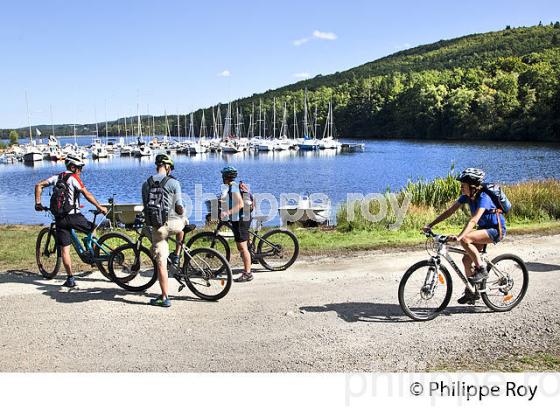 RANDONNEE VELO, LAC DE VASSIVIERE, LIMOUSIN. (87F02310.jpg)