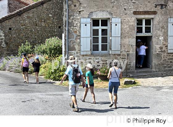 VILLAGE DE MONTROL SENARD , MONTS DE BLOND,  HAUTE-VIENNE, LIMOUSIN. (87F02516.jpg)