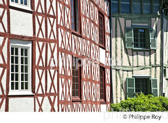 MAISON A PANS DE BOIS, LES PONTICAUDS, LIMOGES, HAUTE-VIENNE. (87F03314.jpg)