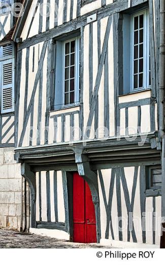 MAISON A COLOMBAGE, QUARTIER DE LA MARINE, VILLE D' AUXERRE, YONNE, BOURGOGNE. (89F00236.jpg)
