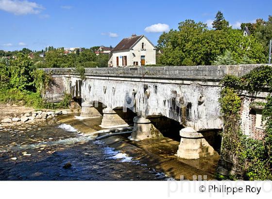 PONT-CANAL  DE SAINT-FLORENTIN , CANAL DE BOURGOGNE , VALLEE DE L' ARMANCON,  AUXERROIS,  BOURGOGNE. (89F00835.jpg)