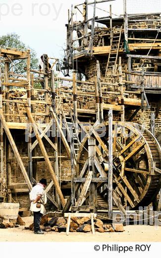 CHANTIER DU CHATEAU DE GUEDELON, TREGNY, LA PUISAYE ,  YONNE, BOURGOGNE. (89F01919.jpg)