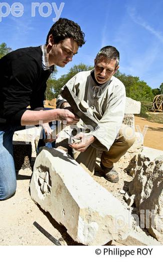 CHANTIER DU CHATEAU DE GUEDELON, TREGNY, LA PUISAYE ,  YONNE, BOURGOGNE. (89F01935.jpg)