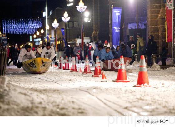COURSE EN CANOT, CARNAVAL DE QUEBEC (CA000925.jpg)