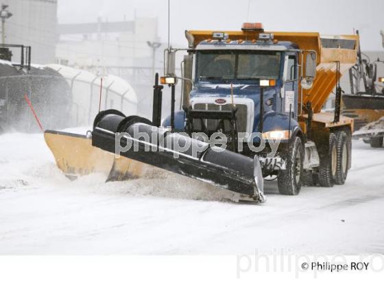 DENEIGEMENT DE RUE, QUEBEC EN HIVER (CA001413.jpg)