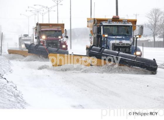 DENEIGEMENT DE RUE, QUEBEC EN HIVER (CA001416.jpg)