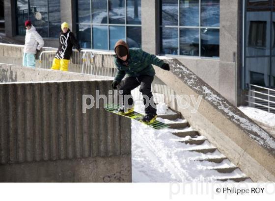 SURF DE NEIGE EN VILLE, ESCALIERS DE QUEBEC (CA002121.jpg)