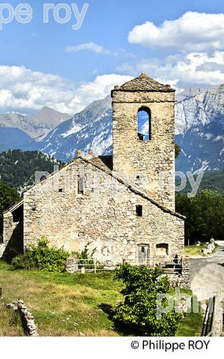 EGLISE ROMANE, VILLAGE DE TELLA, VALLE DEL CINCA,  PYRENEES ARAGONAISES, ESPAGNE. (ES02727.jpg)