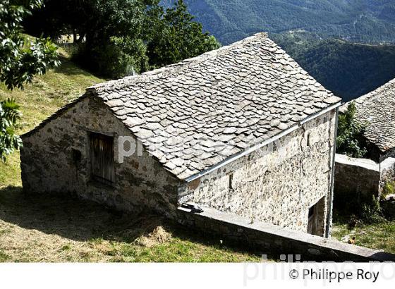 TOITURE EN LAUZE, MAISON, VILLAGE DE TELLA, VALLE DEL CINCA,  PYRENEES ARAGONAISES, ESPAGNE. (ES02730.jpg)