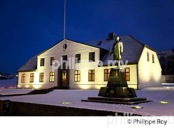 REYKJAVIK LA NUIT EN HIVER, ISLANDE (IS000301.jpg)
