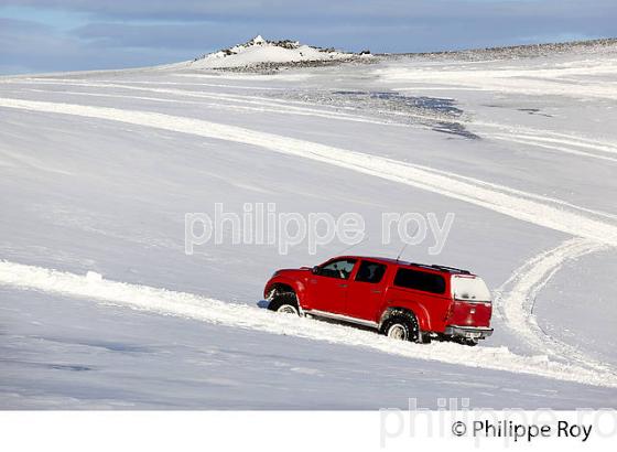 CONDUITE SUR NEIGE EN VEHICULE 4X4, SUDURLAND, ISLANDE (IS000908.jpg)