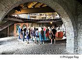 87F03437.jpg